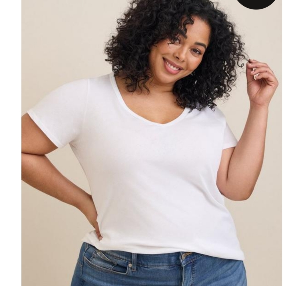 Torrid Classic Fit Tee White Short Sleeve V-Neck Size 00 M/L 10 NWOT
